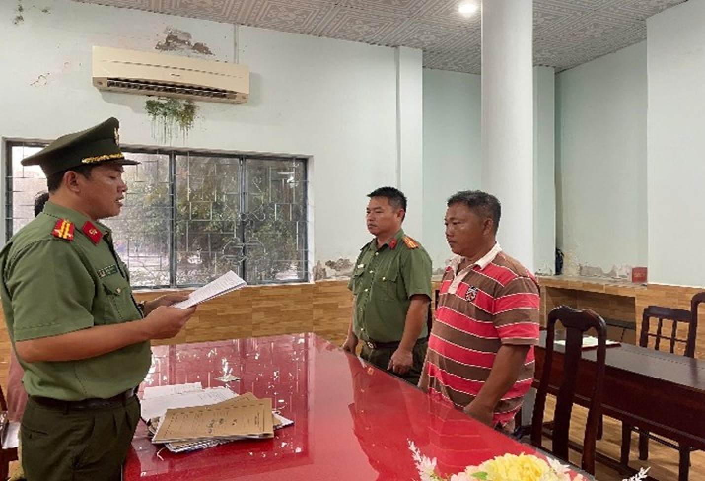 逮捕两名非法出境到国外捕捞水产品的船长